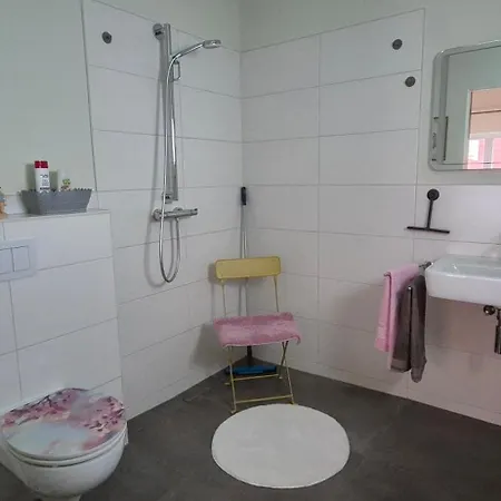 Gasthuis Gaestehaus Haehnchenbach 5*